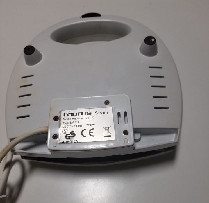 Sanduícheira  Tauros