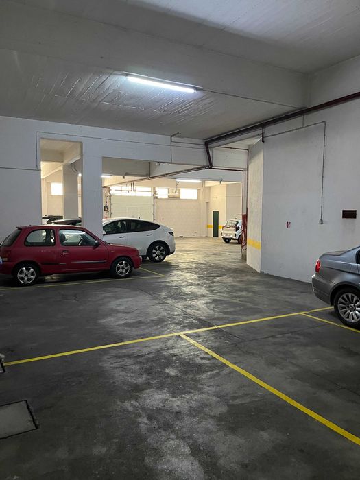 Garagem Lisboa - Rua José de Mello e Castro