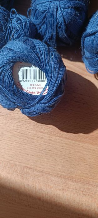 Granatowa włóczka 7 kłębków 200 gram