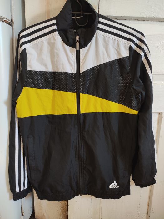 Продам спорткостюм Adidas приблизно на зріст 160-165см