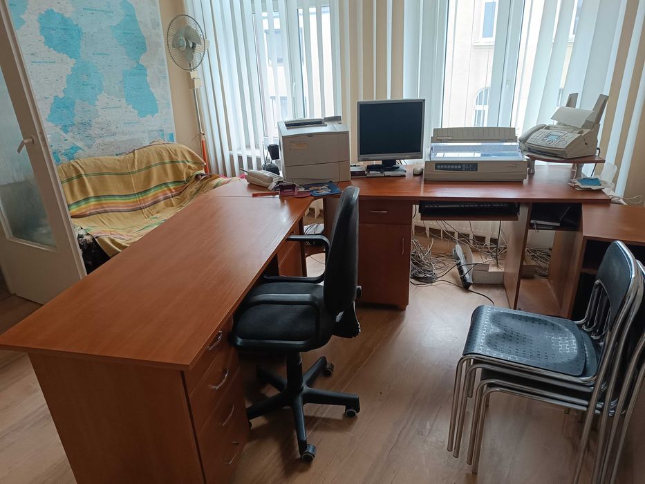 Biurko (dwa biurka z łącznikiem)