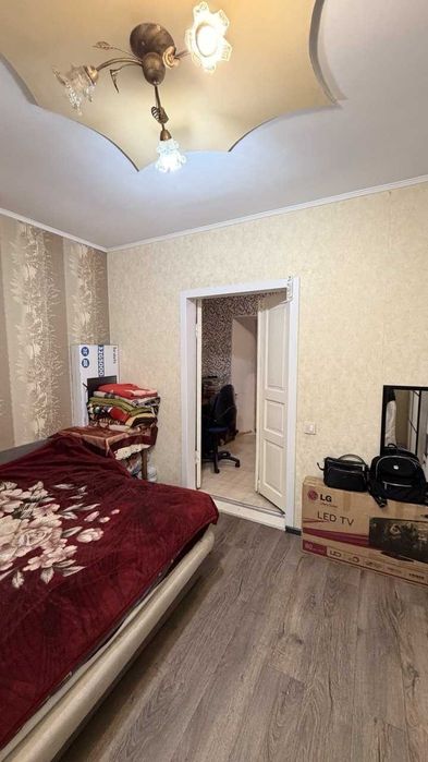 Продається  двокімнатна квартира в Чорноморці, в 5 хвилинах від моря.