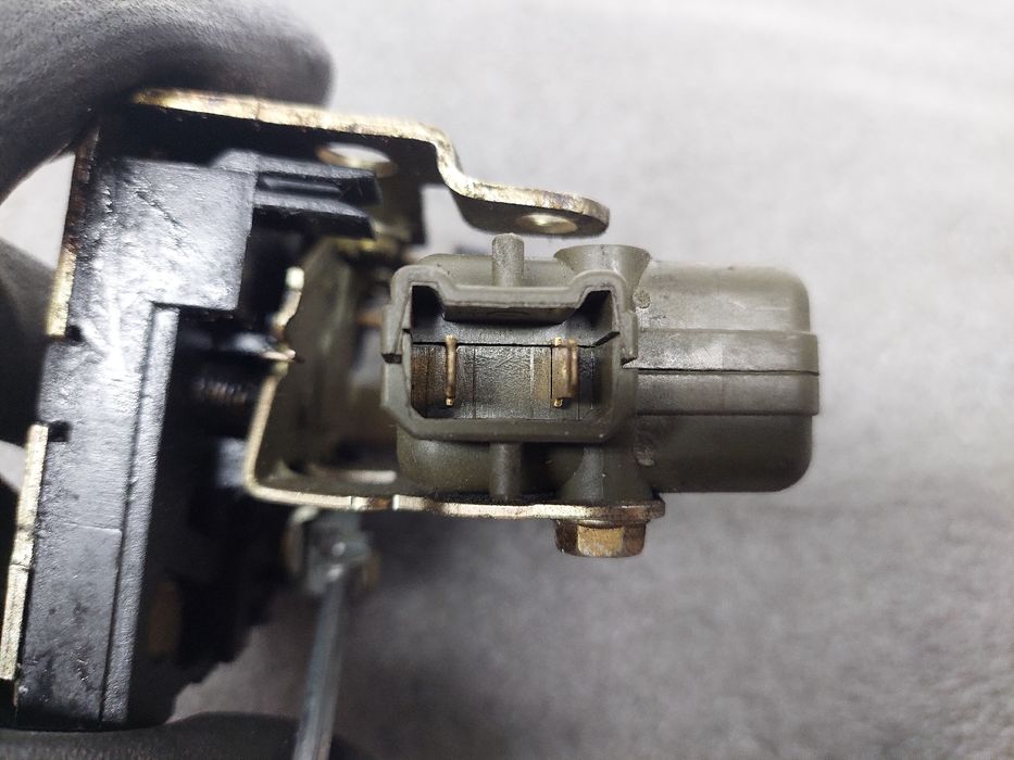 Fechadura / fecho porta frente esquerdo IVECO Daily III Furgão/Combi