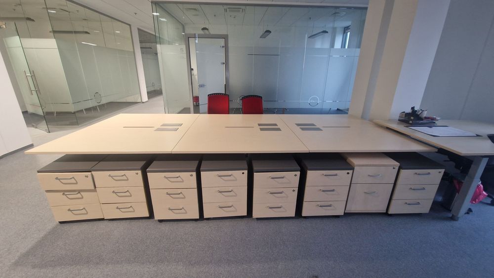 Biurko + szafka  +  przegroda