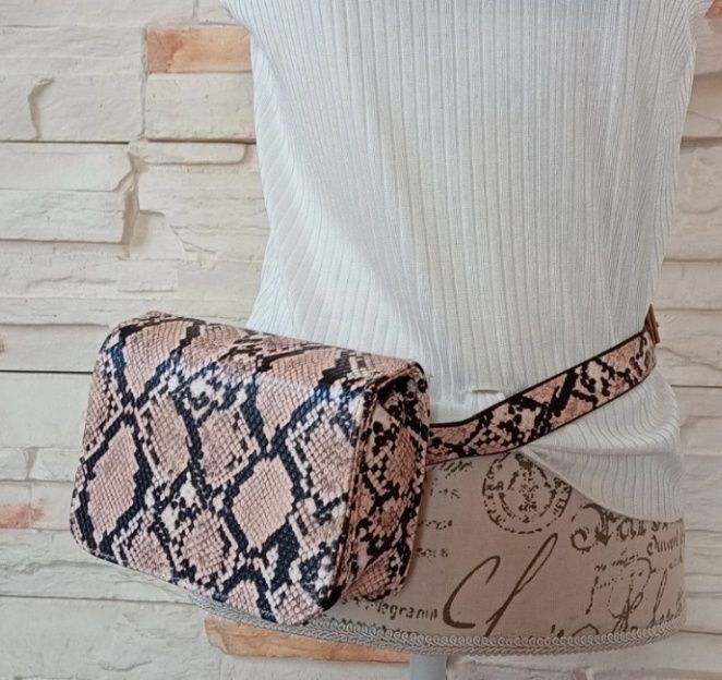 Torebka nerka z motywem węża – nowa, modna, elegancka