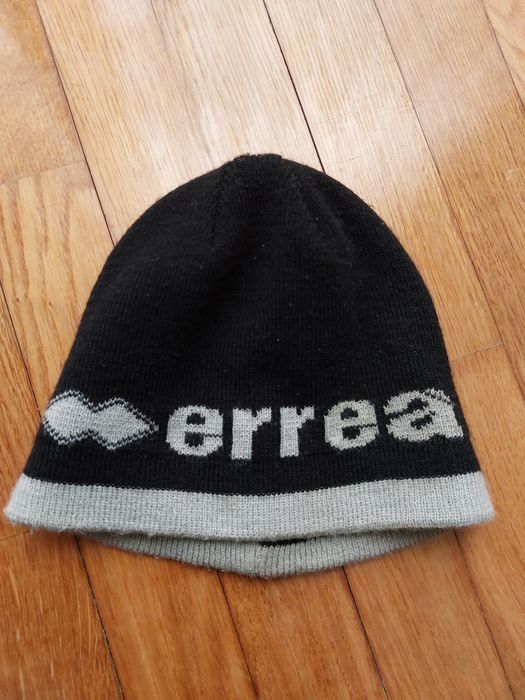 Gorro da marca  Errea