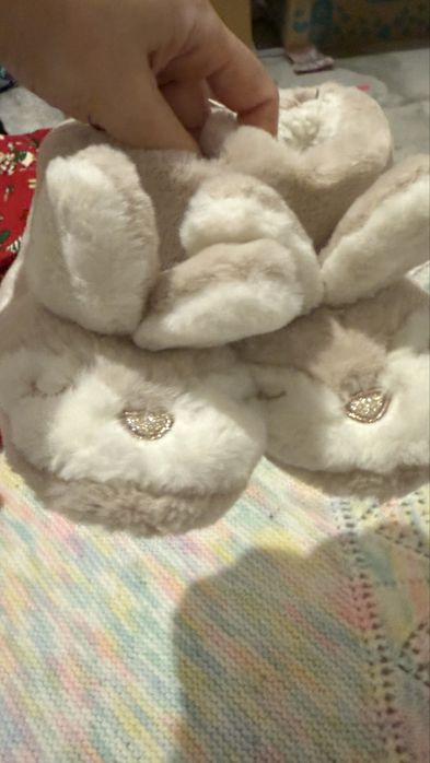 Домашні тапочки в розмірах.