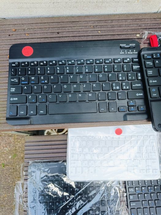 7x Uszkodzona klawiatura Bluetooth