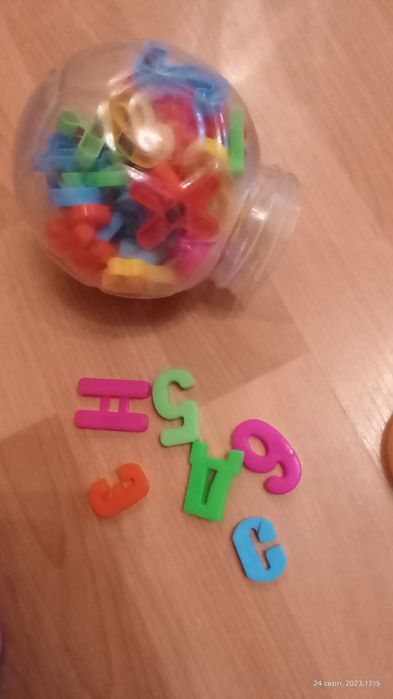Букви +цифри на магнітиках, пазли
