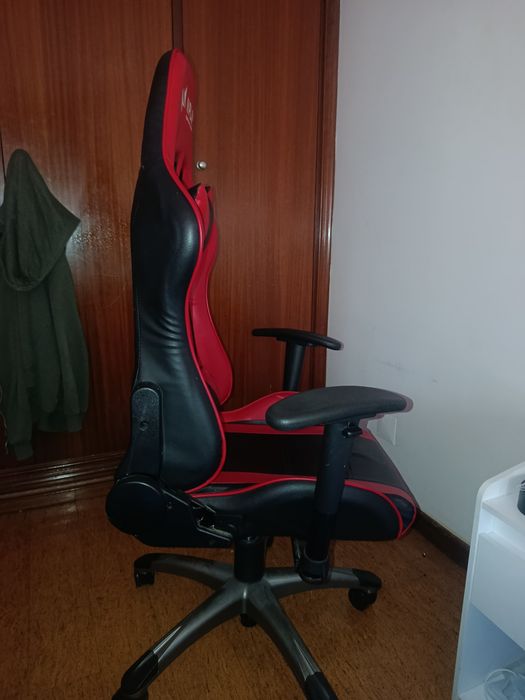Estou vendendo está cadeira Gaming por ótimo preço