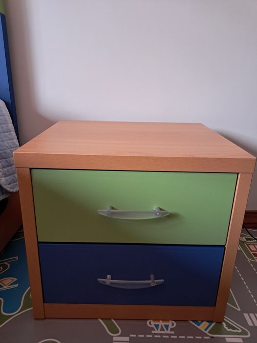 Cama com estrado elevatório
