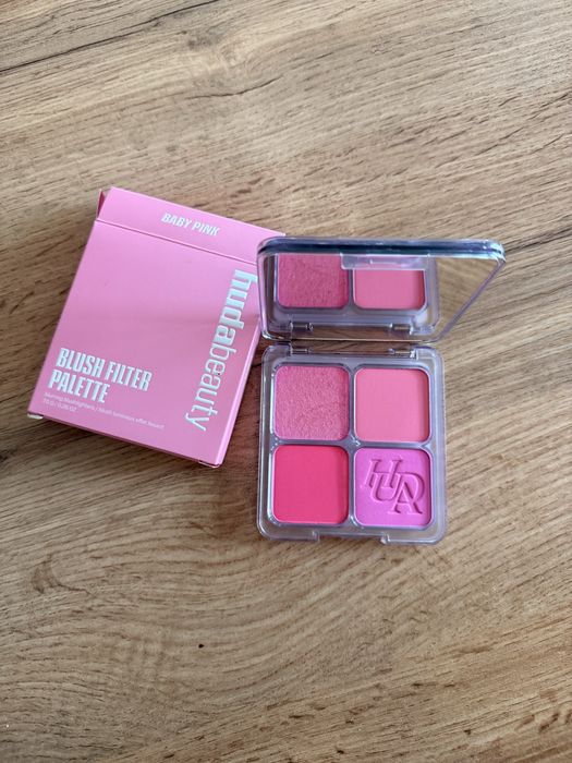 Róż Huda Beauty kolor Baby Pink