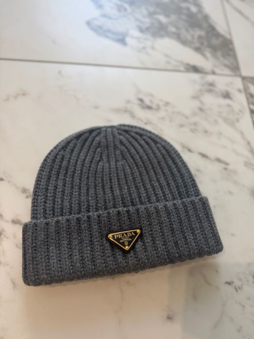 Нова оригінальна шапка Prada