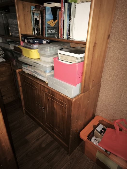 Mobília cómodas e secretária