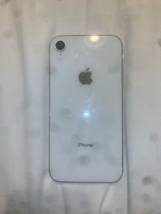 iphone xr 64GB .