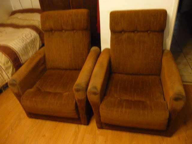 Fotele jasny brąz, w dobrym stanie, 2szt.