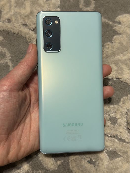 Продам смартфон/ мобільний телефон Samsung Galaxy S20 FE