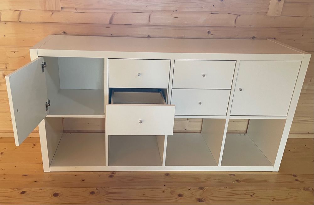 Estante da Ikea com gavetas