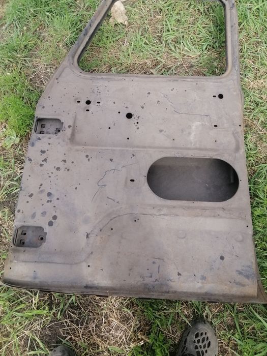 Продам двері Ґаз 53 та крила. Стан нового..