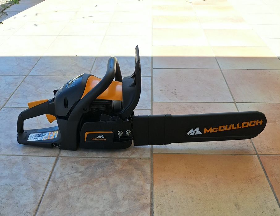 Motosserra McCulloch CS 380 - Como Nova (C/ Acessórios e Livro)