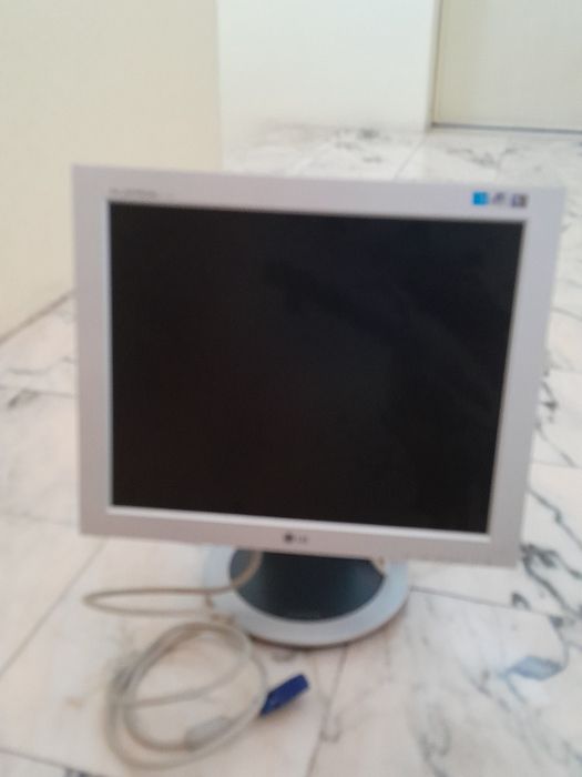 Monitor com boa imagem, usado.