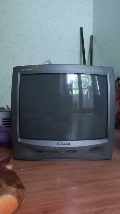 Телевізор повністю працюючий