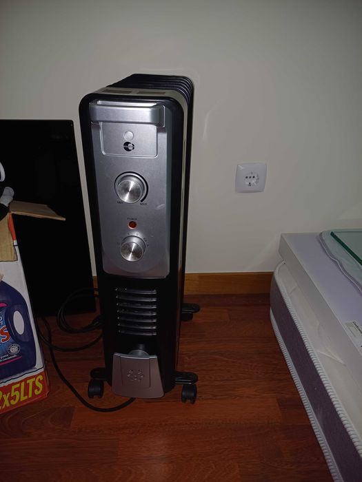 Aquecedor cinza e preto