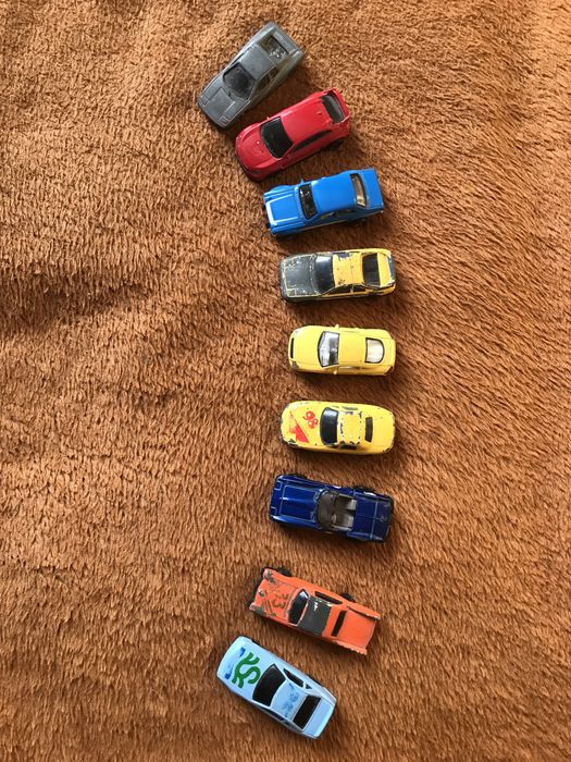 Машинки модельки.