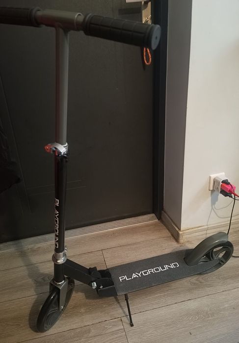 Nowa hulajnoga z dużymi kolami