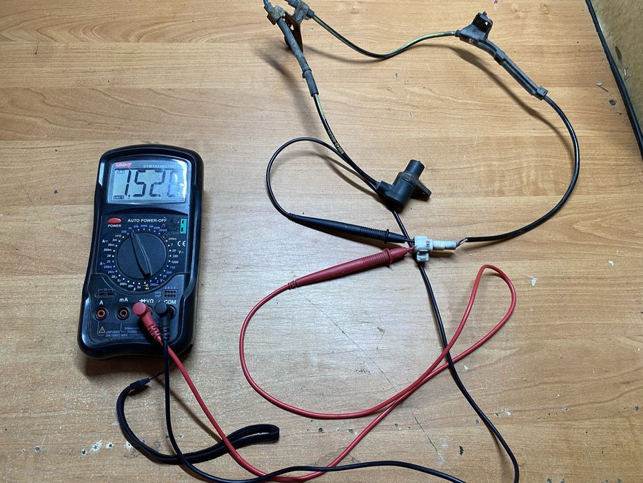 8954202040 Toyota Avensis T25 датчик абс (abs передний правый)