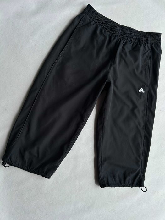Adidas _ Czarne spodnie rybaczki M _ Performance Essentials