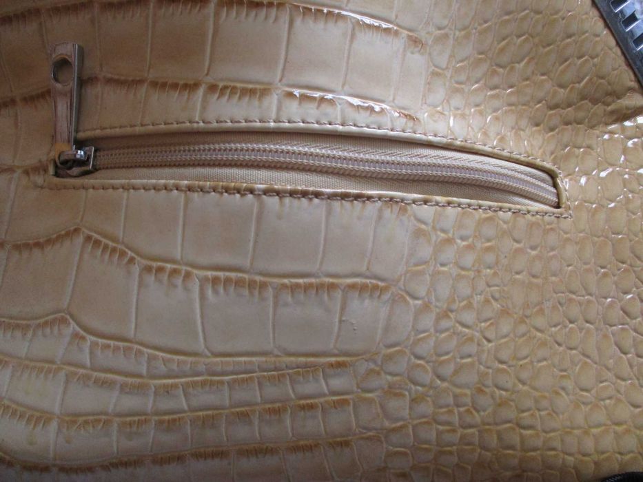 Torebka damska,beżowa ala skóra krokodyla.Nówka.