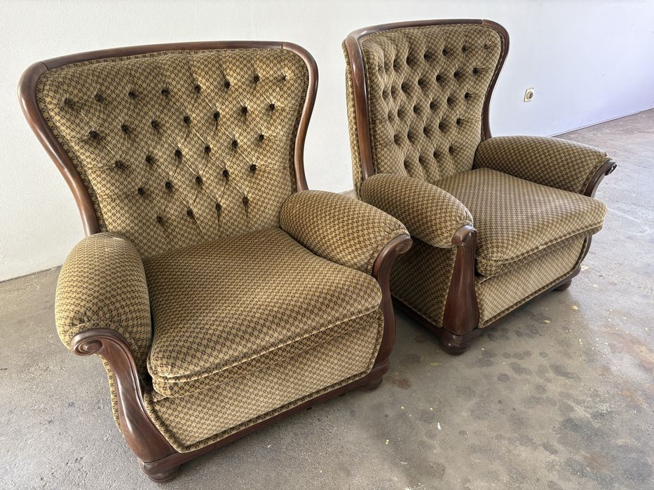 Sofa + 2 poltronas.