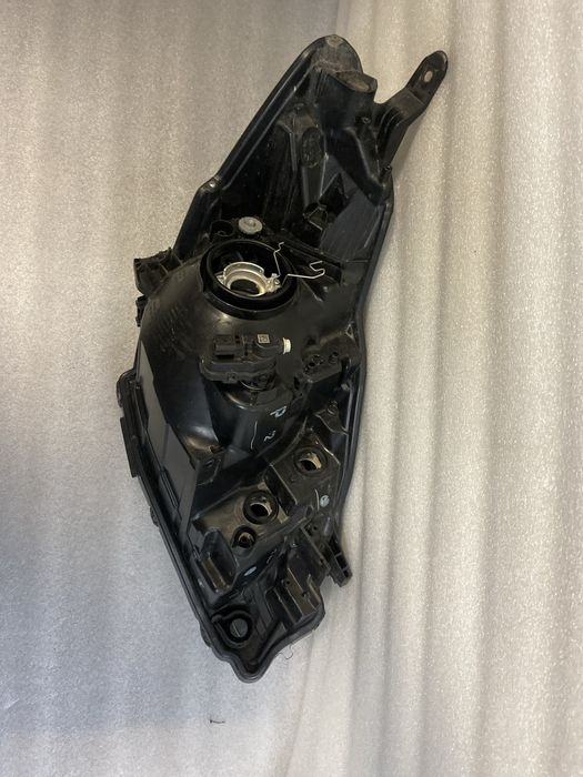 Lampa lewa  przedniaToyota Yaris lll