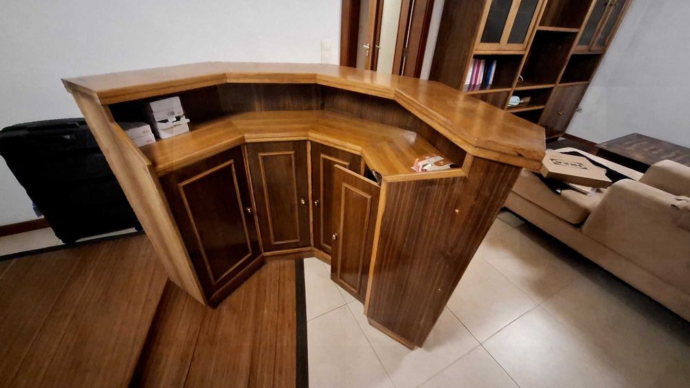 Bar Madeira carvalho em bom estado