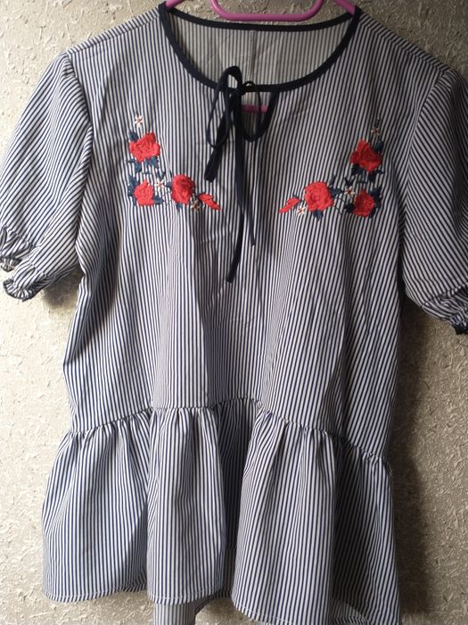 Bluzka w biało-granatowe paski