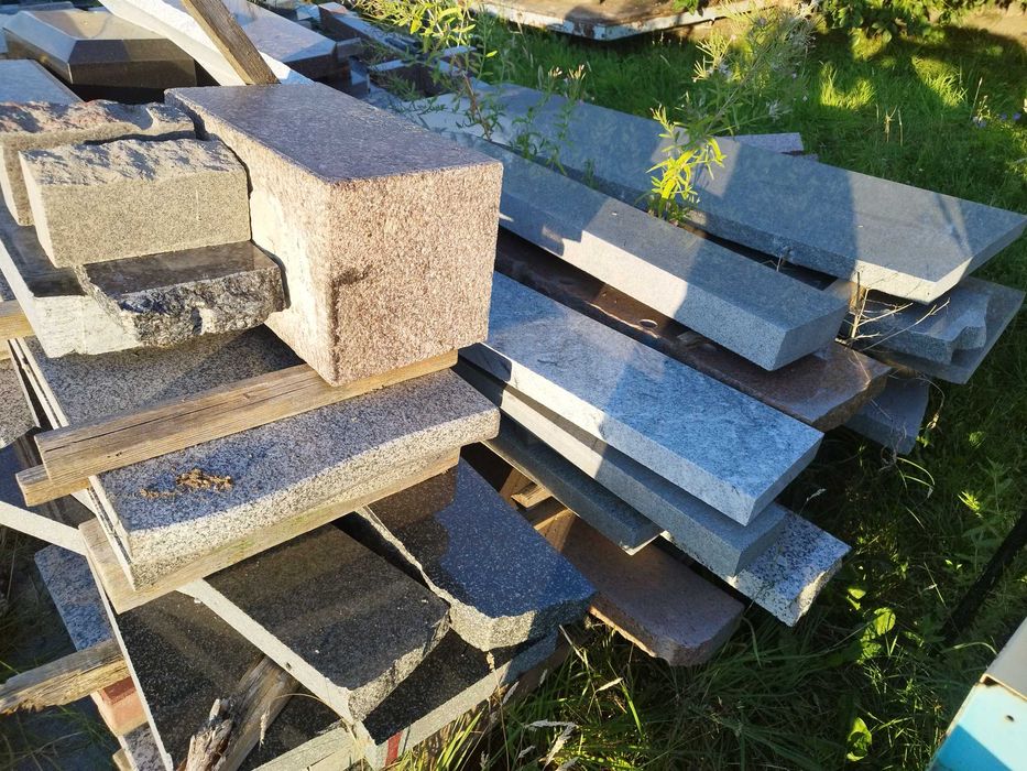 Pozostałości po zakładzie pomnikarskim marmur kamien