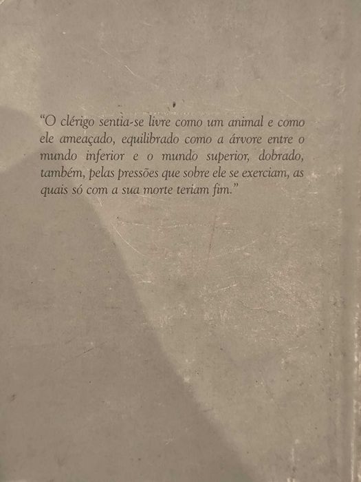 A Obra ao Negro
de Marguerite Yourcenar