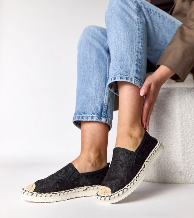 Czarne espadryle zdobione brokatem Lucie
