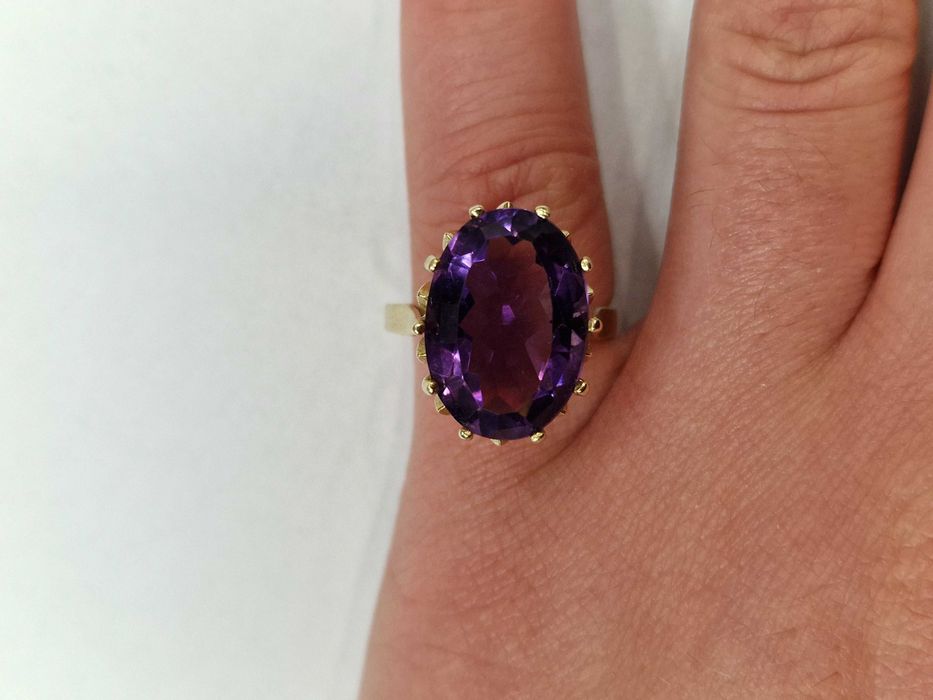 Złoty pierścionek/ 585/ 6.33 gram/ R19/ Ametyst
