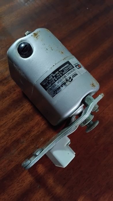 Motor eléctrico  para máquinas de costura