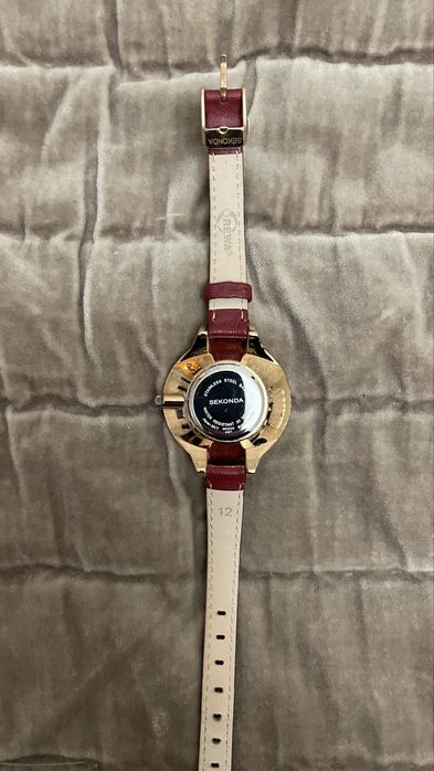 Женские часы Sekonda с аналоговым циферблатом