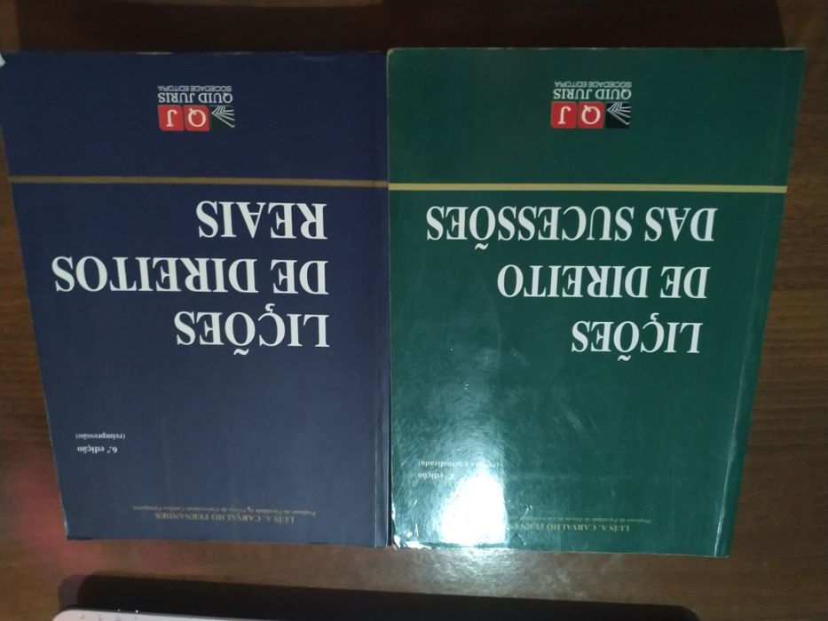 Vários livros .     .