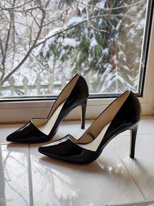 Лаковані нові туфлі Reserved