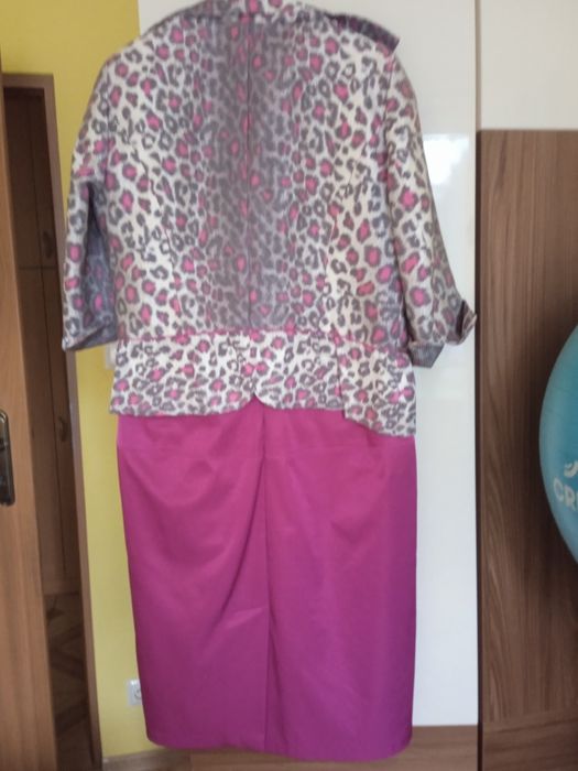 Sukienka z baskinką