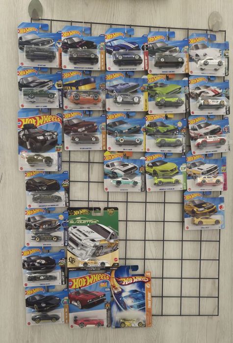 Машинки hot wheals