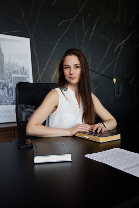 Адвокат по земельних питаннях. Суди. Юрист. Земля