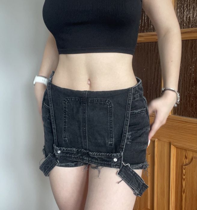 Czarne jeansowe ogrodniczki