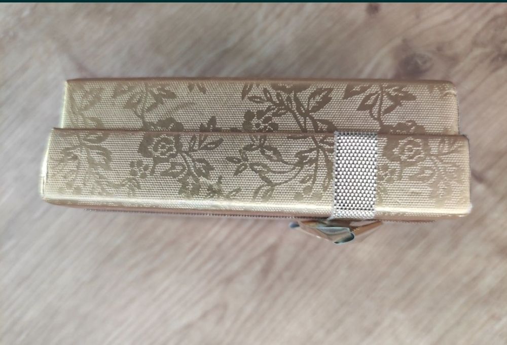 Pudełko na biżuterię, kolor zloty