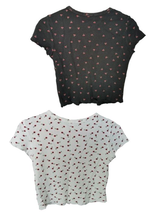 Жіночі футболки (кроп-топ) біла з квітковим і вишневим принтом